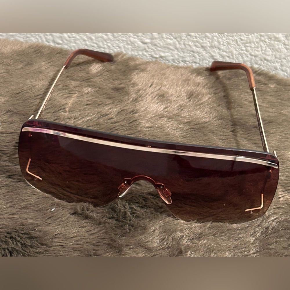 Stylish Metallic Frame Sunglasses with Brown Tint - Excellent Condition